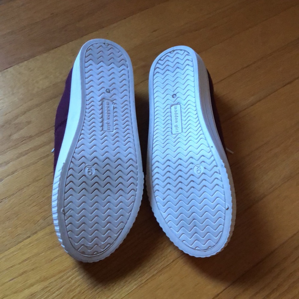Madden Girl sneakers in EUC size 9 - deep maroon - Picture 3 of 4